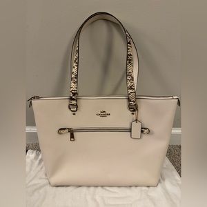 Coach Shoulder Bag in Snakeprint and Crème